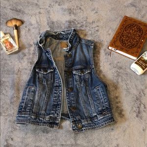 Jean Vest